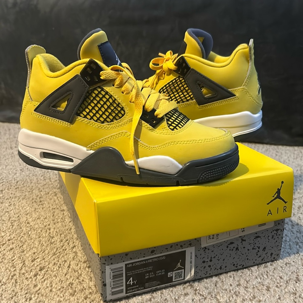 Air Jordan lightning 4 retros (GS) size 4y BRAND NEW